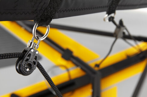 Close on Tiwal 3's fittings : Harken block