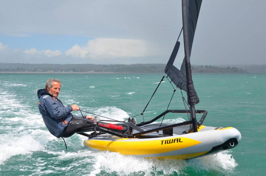 Michel Desjoyaux au trapèze sur le Tiwal 3