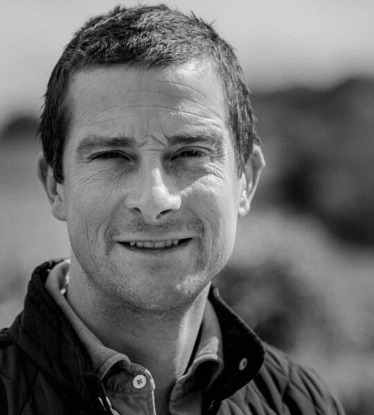 Bear Grylls teste le dériveur gonflable Tiwal 3