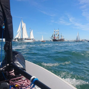 Taschensegelboot zwischen die Segelschiffe
