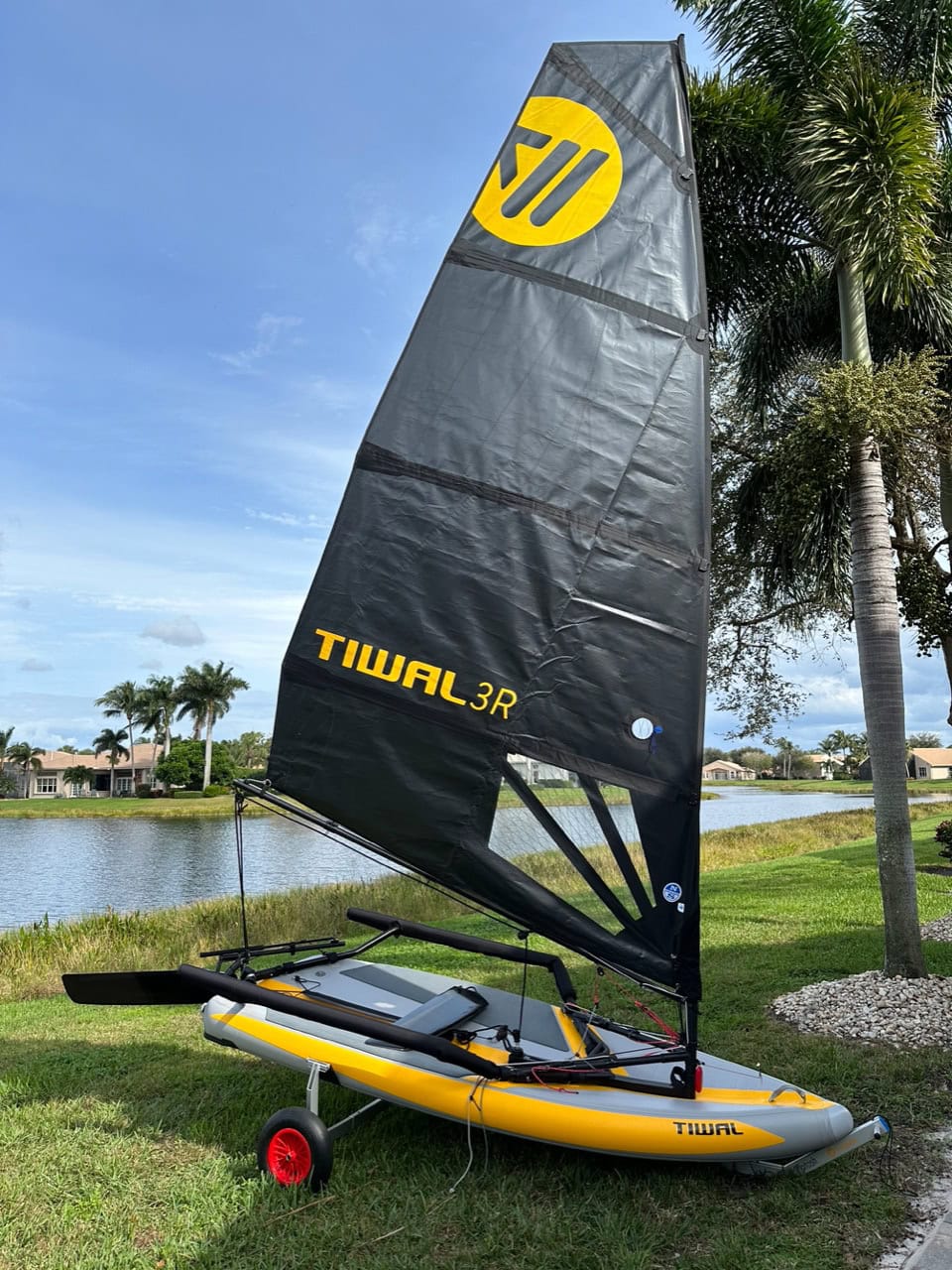 Solo dinghy sailing in Palm Beach