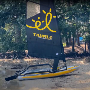 Dériveur Tiwal sur une plage de sable