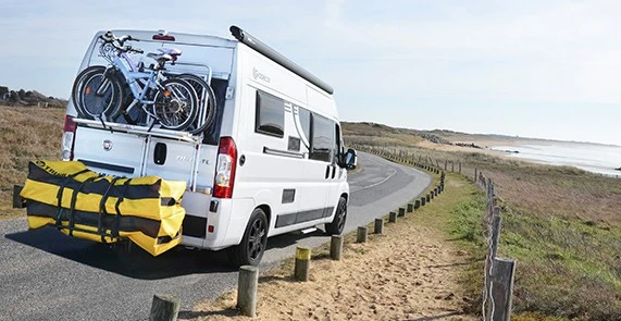 Dériveur à l'arrière d'un camping car