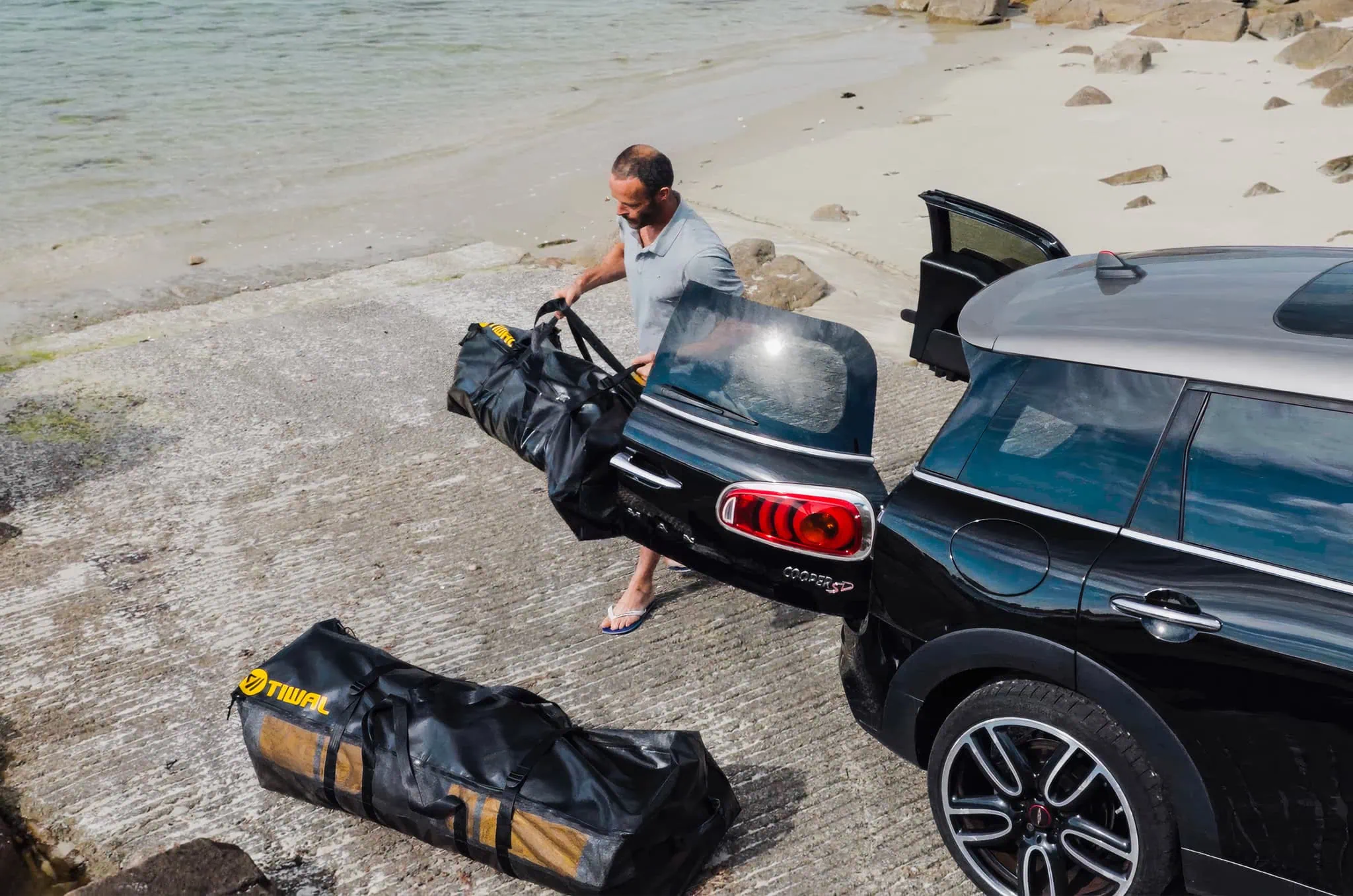 Transporting a regatta sailing dinghy