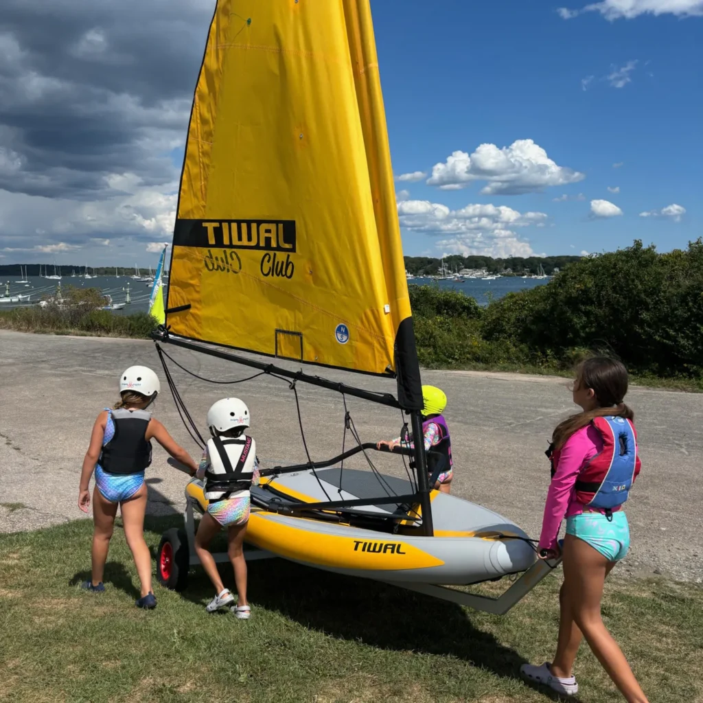 kids-lifting-sailboat
