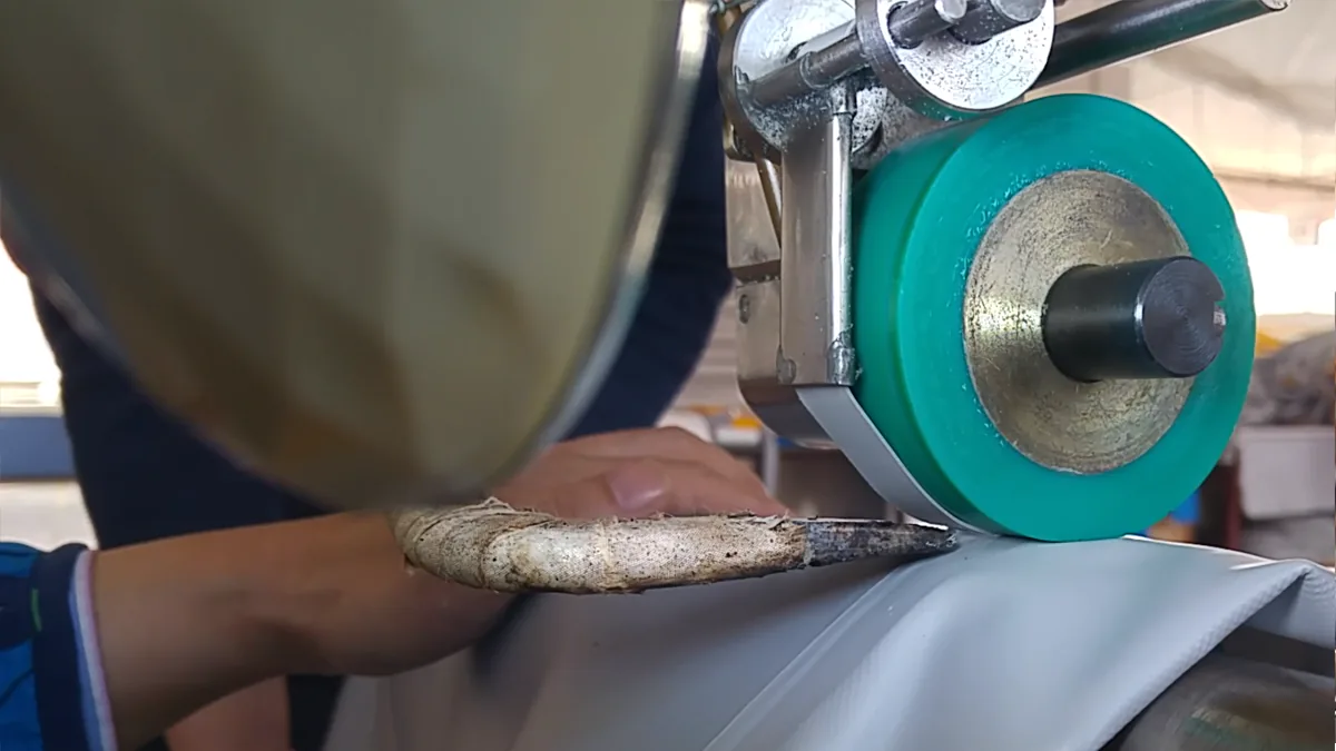 Procédé de soudure de la coque en PVC dropstitch