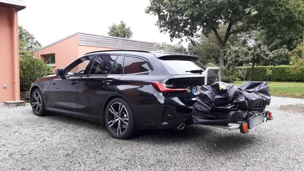 FAQ | How do Tiwal Captains Transport their Tiwal? | Tiwal inflatable sailboat transported on a BMW Serie 3 plateform Tiwal inflatable sailboat transported on a BMW Serie 3 plateform