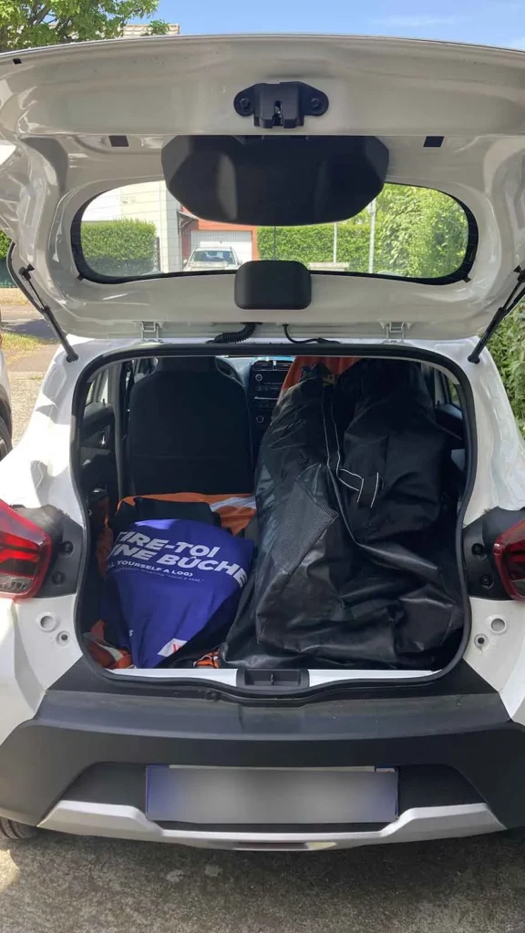 FAQ | How do Tiwal Captains Transport their Tiwal? | Tiwal boat in a Dacia Spring Tiwal boat in a Dacia Spring