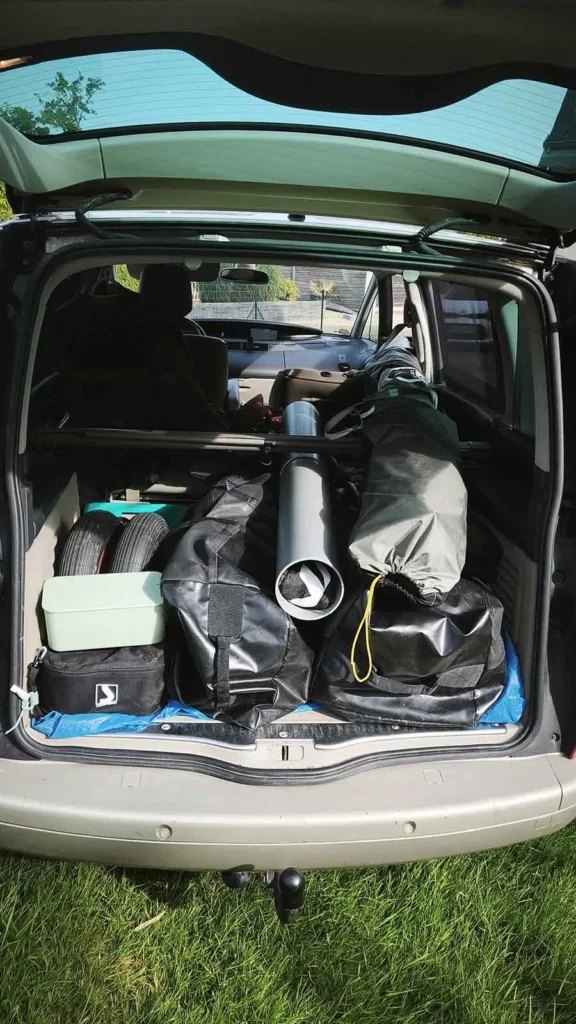 FAQ | How do Tiwal Captains Transport their Tiwal? | Tiwal boat in a Renault Espace minivan Tiwal boat in a Renault Espace minivan